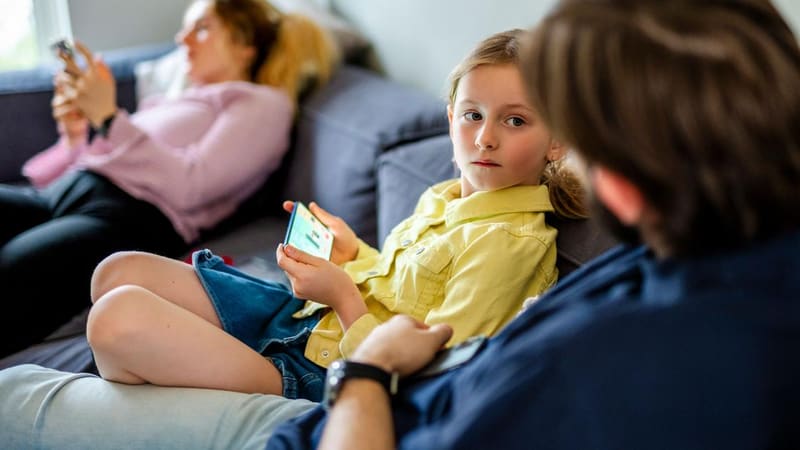 European Commission child online safety illustration